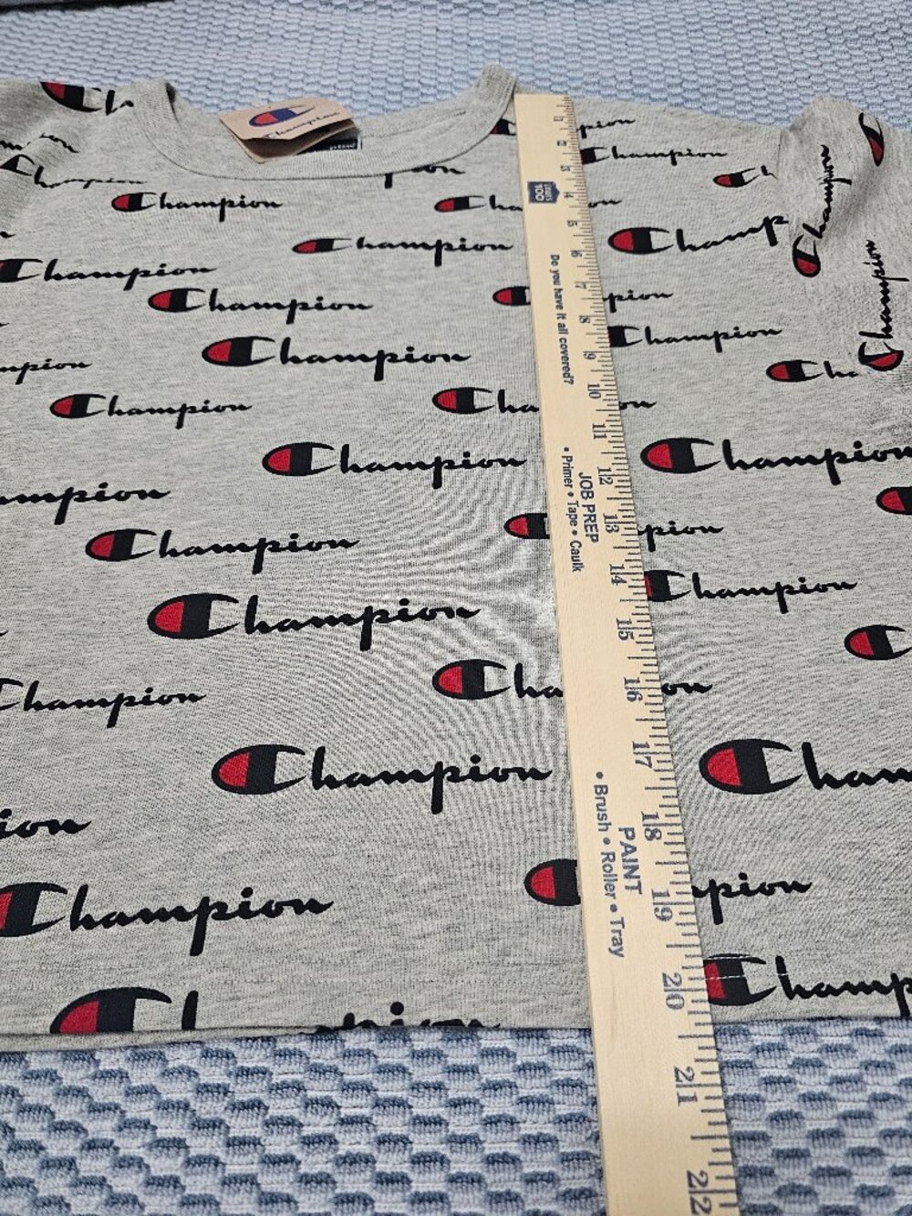 NWT Champion Womens Script Printed Gray Cropped Tee All-Over Logo Sleeve Size XL - Picture 5 of 6